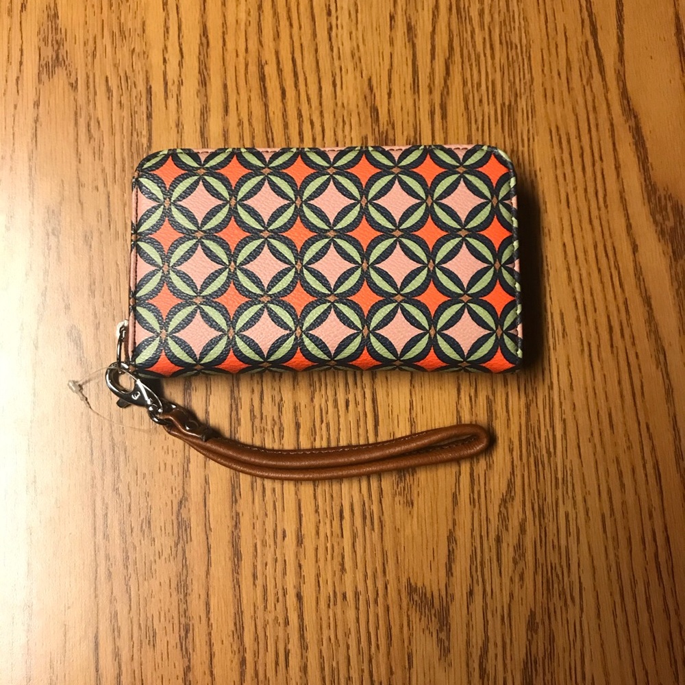 Fossil wristlet